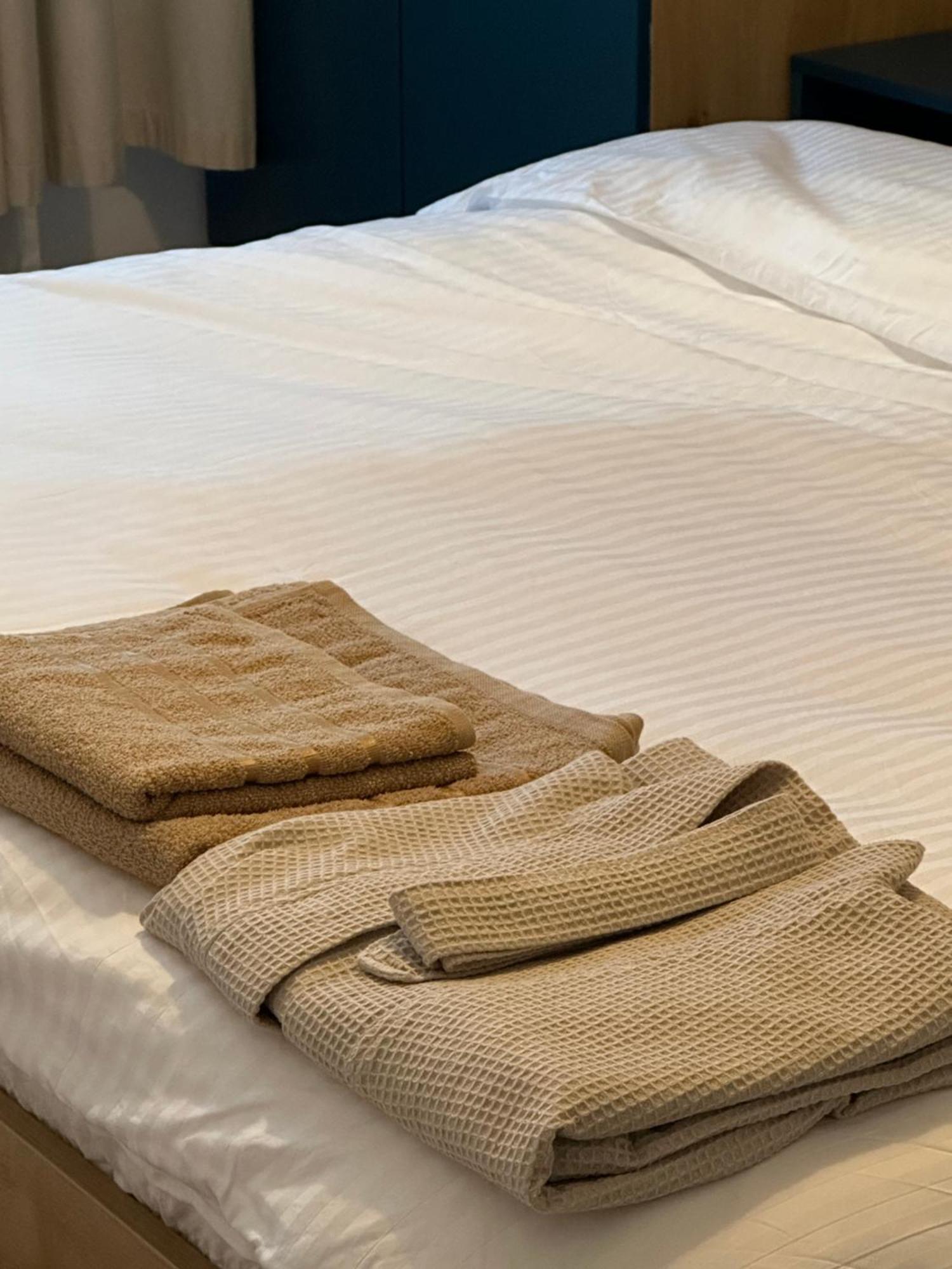 Modern Flat - Apartament Nou Aproape De Spital Si Aeroport Яссы Экстерьер фото